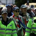 Policajku u Tetfordu žestoko izujedali tokom nereda, druga pogođena kamenom