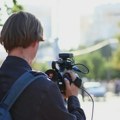 Reporter N1 verbalno napadnut tokom izveštavanja u Nišu, ekipu potom polili vodom