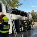 Zapalio se autobus koji je trebalo da vrati decu sa ekskurzije u Pragu: Đacima rečeno da ne javljaju roditeljima