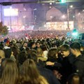 Pristalice "Studentske liste" slave pobedu na izborima: Zatvorena Slavija u Beogradu (foto)