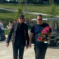 Muzičar slomljen od bola na sahrani slađane Milošević Sav u crnini i neprepoznatljiv, bolne scene na Lešću