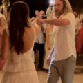 Млада мало више попила, а онда...На свадби све кренуло наопако, а тек шта се десило на плесном подијуму... (видео)