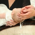 Da li dete mora da se krsti do 40. Dana po rođenju? Sveštenik otkriva kad je pravo vreme i da li majka sme da prisustvuje…