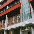 Profesor Umetničke škole u Nišu išao u Pionirski park „kao student“?: Maturanti blokirali ulaz u zgradu zbog…