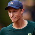 Sin čuvenog Bjorna Borga igrao u Kuršumlijskoj Banji: Izgubio drugi set 6:0 od 900. tenisera sveta iz Ukrajine