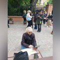 Onlajn nastava ispred zaključane Jovine gimnazije