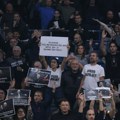 Cela Arena u znaku Željka Obradovića, pogledajte šta su sve navijači doneli: "U svojoj zlobi miševi trunu..."
