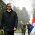 Vučić nastavio posetu Nišu obilaskom kasarne "Mija Stanimirović"