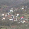 Jedno selo u dve države: Sastavci teritorijalno u BiH, ali administrativno u Srbiji (video)