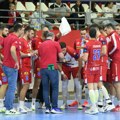 Skandal na Slanoj Bari: Navijači Partizana bacali topovske udare - rukometaši Vojvodine odbili da nastave meč!