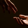 Crveni krst Srbije upozorava: Trgovina ljudima može pogoditi svakoga, a posebno decu i mlade