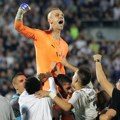 Razdanilo se u Humskoj, Partizan preživeo: Golman Jovanović, div-junak crno-belih, dvaput odbranio penal u poslednjoj seriji…