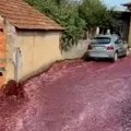 Crno vino poplavilo ulicu Eksplodirala destilerija, od prosutog pića mogao da se napuni bazen olimpijske veličine (video)