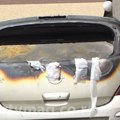Zapalio se automobil u Subotici: Vatra "progutala" prednji deo vozila (video)