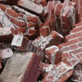 Teško povređena devojčica (10) u Obrenovcu: Deo zida pao na nju, hitno prevezena u bolnicu