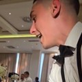 "Dajte mu povišicu!" Mladića iz Hrvatske oduševio konobar koji ga je služio u Nišu (video)