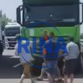 Drama na Horgošu: Vozač teretnjaka izašao iz kamiona i potegao nož, policija odmah reagovala (FOTO)(VIDEO)