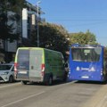 Prvi sudar „nemanjićko plavog“ autobusa (FOTO)