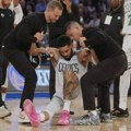 Potresne scene u NBA ligi: DŽejson Tejtum u kolicima odvezen u svlačionicu (video)