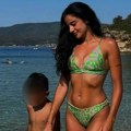 Au! Bivša verenica Darka Lazića se skinula u bikini i ima šta i da se vidi: Marina pokazala rasne obline, duge noge u prvom…
