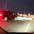 Teška saobraćajka kod pančevca: Čoveka izvlače iz automobila, bankina pala preko dve trake (foto, video)