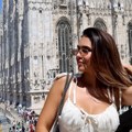 Supruga pevača grmi u kratkoj haljini: Aleksandra u ruci nosi tašnu od 1.500 evra, a svi komentarišu njen stajling: "Osećam se…