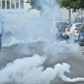 Haos na ulicama Francuske počeo; Policija brutalno hapsi i ne bira; Suzavac bačen i kod vrtića FOTO/VIDEO