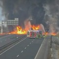 (VIDEO) Sudar kombija i cisterne Petrola u Sloveniji, vozila se zapalila