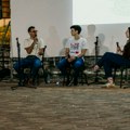 (FOTO) Sremska Mitrovica: Pristalice SNS pokušale da ometu projekciju filma „Tura do Strazbura“