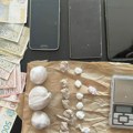 (Foto) Policija razbila dilersku mrežu u Beogradu: Zapljenjeno preko 250 grama heroina, uhapšene tri osobe