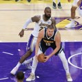 Lebron gleda ka Denveru!