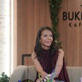 Jelena Bačić Alimpić predstavila novi roman pred prepunom knjižarom u SKC-u