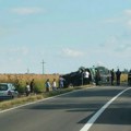Vozila završila pored puta! Teška nesreća kod Besnog Foka: Sudarili se kamion i cisterna, Hitna pomoć na licu mesta (foto)