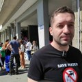 Narodni poslanici sprečeni da prisustvuju sednici Skupštine NS, Novaković (DS): Ovo mi se nikad nije desilo