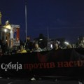 ФОТО, ВИДЕО Хиљаде грађана на протесту против насиља: Говори и ишарана табла испред РТС-а