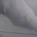 Oblaci gutaju Vojvodinu: Pogledajte kako su se nadvili nad Bačkom, a prate ih jak vetar i pljuskovi