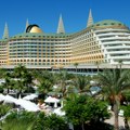 Luksuz i kvalitet u čuvenoj lari: Odličan hotel u delu Antalije, poznatom po dugim peščanim plažama