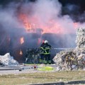 Gusti dim i eksplozije u Osijeku: Ugašen veliki požar u fabrici za skladištenje otpada od plastike