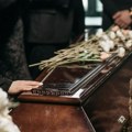 Otišao na sahranu prijatelju, a u kovčegu je bila njegova majka: Neverovatan slučaj na groblju!