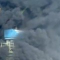 Dramatični snimak požara u Dubaiju: Plamen guta neboder, oblak crnog dima sve prekrio (video)