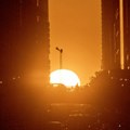 Spektakl u betonskoj džungli: Milioni izašli na ulice da vide kako se sunce savršeno "parkira" između nebodera (foto)
