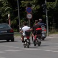 Vožnja skutera i električnih bicikala u pešačkim zonama i trotoarima, ugrožava bezbednost pešaka
