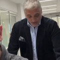 Aca Kos povređen, završio na urgentnom! Čeda Jovanović se ne odvaja od njega, gura bolnički krevet na kom leži njegov…