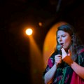 Stand-up komičarka Lena Ilić: Dobra komedija počinje tamo gde prestaje strah da budete svoji