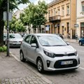 Besna žena se osvetila muževljevoj ljubavnici na neobičan način! Išarala joj automobil i ostavila brutalnu poruku: Potezom…