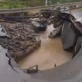 Most se urušio za nekoliko sekundi Pogledajte zastrašujući trenutak kolapsa mosta kod Kraljeva (video)