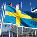 Zastava Švedske podignuta ispred sedišta NATO
