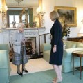 Liz Tras objavila memoare sa razgovorima sa kraljicom Elizabetom: ''Možda je trebalo da je poslušam"