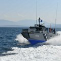 U Grčkoj u toku operacija spasavanja putnika koji je upao u more sa trajekta