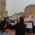 Novosadski srednjoškolci održali protest na Trgu slobode: „Studenti, vaša borba je i naša borba“